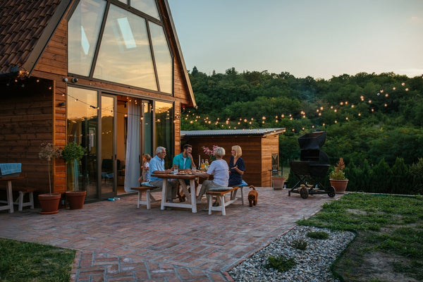 How to Adapt Your Garden Furniture for All Seasons